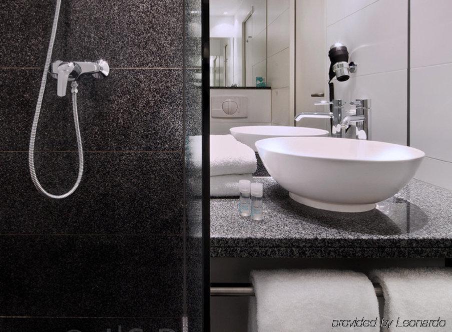 Motel One Hamburg Am Michel Hamburgo Quarto foto