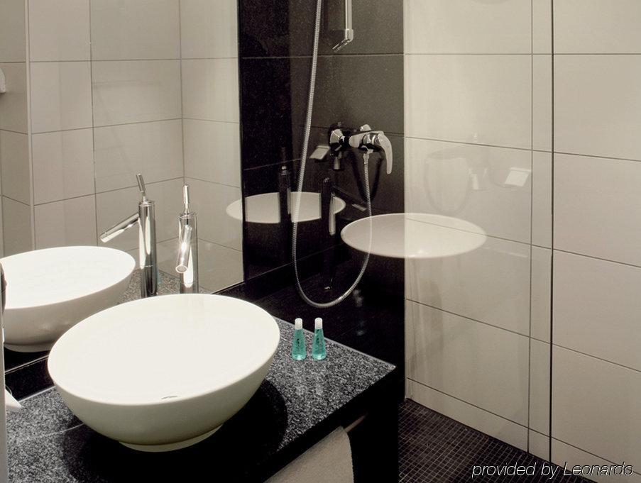 Motel One Hamburg Am Michel Hamburgo Quarto foto